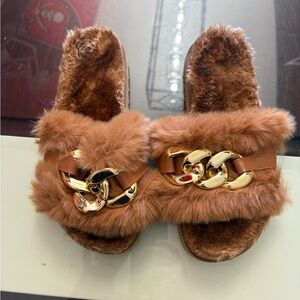 New Faux Fur Slide Sandals Brown Cozy Slippers Gold Chain Size EU40 / US 9-9.5